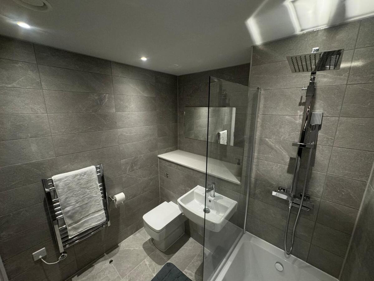 Modern 2-Bedroom Apartment In Heart Of Liverpool Exterior foto